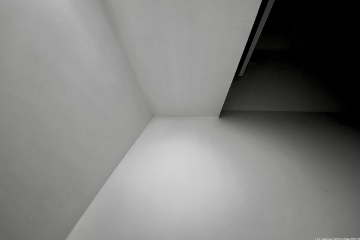danjhel's tweet photo. A draft. Narrow. In the corner. Noir. Spaces between the Walls. Inside. Concrete Madness. Sweden. In absence. Lack of. #noir #theknife #sweden #birgittatrotzig #cold #narrow https://t.co/nyrLuVKtvS