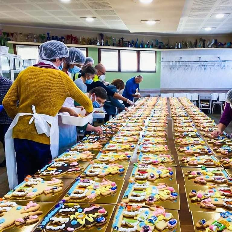 SimonVenturini's tweet photo. Domani è il giorno di #SanMartino!
Le cucine e le pasticcerie della città sono in fermento per produrre il tipico dolce fatto di pastafrolla (o di pasta buranella).
Lo preparate con le vostre mani o lo acquistate in pasticceria? https://t.co/KOsWjvy3Jm