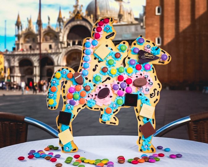 SimonVenturini's tweet photo. Domani è il giorno di #SanMartino!
Le cucine e le pasticcerie della città sono in fermento per produrre il tipico dolce fatto di pastafrolla (o di pasta buranella).
Lo preparate con le vostre mani o lo acquistate in pasticceria? https://t.co/KOsWjvy3Jm