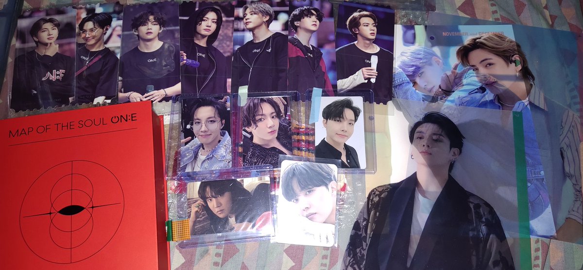 JaycelBTS7's tweet photo. 𝗧𝗵𝗮𝗻𝗸𝘆𝗼𝘂 𝘀𝗼 𝗺𝘂𝗰𝗵 𝗯𝗲𝗯! 🥺 𝗚𝗼𝘁 𝗺𝘆 𝗛𝗢𝗣𝗘𝗞𝗢𝗢𝗞 𝗠𝗢𝗧𝗦 𝗢𝗡:𝗘 𝗗𝗩𝗗 𝗣𝗖 𝗔𝗡𝗗 𝗠𝗘𝗠𝗢2020 𝗗𝗩𝗗 𝗛𝗢𝗕𝗔😍 Uwing-uwi si 𝗛𝗢𝗕𝗔 😍 @kimallykpopshop
 𝗩 𝗰𝘂𝘁𝗶𝗲𝗲𝗲𝗲 𝗸𝗲𝗹𝗮𝗻 𝗺𝗼 𝗸𝗼 𝘂𝘂𝘄𝗶𝗮𝗻!!! 😭 𝘀𝗮 𝗕𝗥 𝘂𝗹𝗶𝘁💫 #mymerchBTS7 https://t.co/EYq64YRq2H