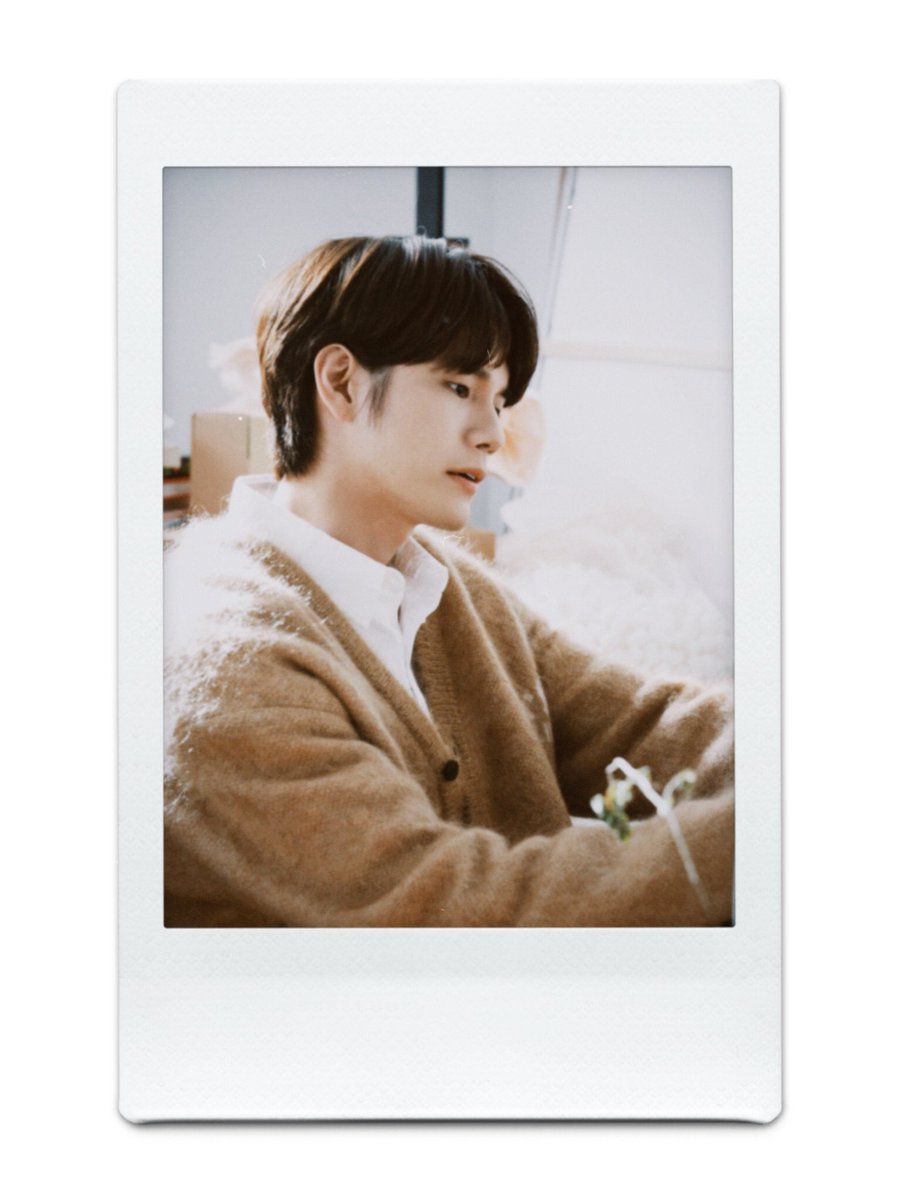 ONGLAROID's tweet photo. autumn.

#ONGSEONGWU #옹성우 #邕圣祐 #オンソンウ #องซองอู https://t.co/lvsMggqyRq