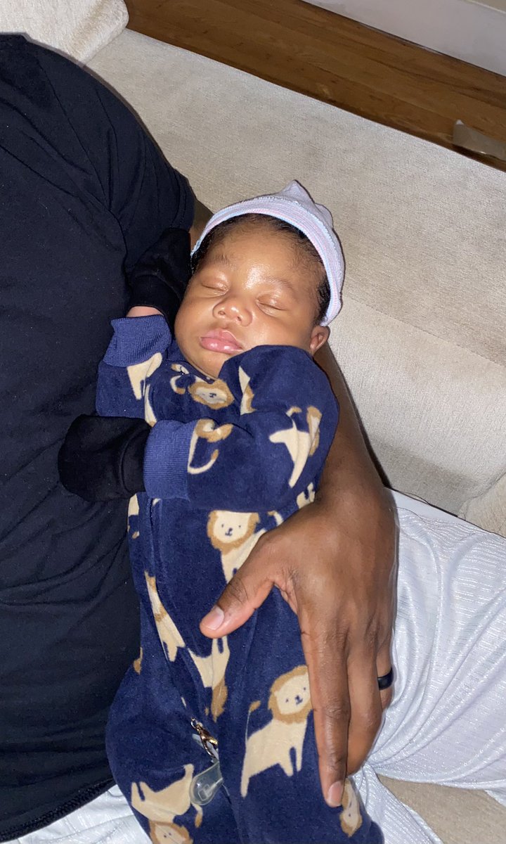 eddieray's tweet image. One month old and he’s already dreaming of being a boxer #phillyshell @FloydMayweather