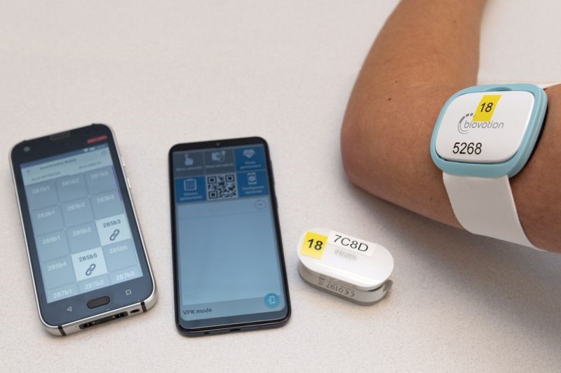 AscomUK's tweet photo. Why are wearables the right step in balancing the ‘burden of care’? Read our blog on the transformative power of #wearables and better #patientvisibility by Ian Binks: https://t.co/Gmlqm8djkO #LongTermCare #digitalhealth https://t.co/EeGW5orLp9