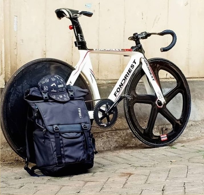 veryanadhitama tweet media