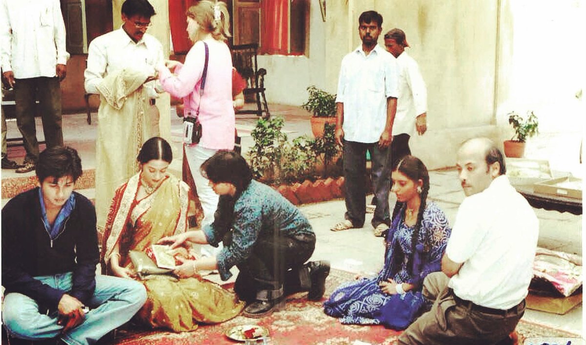 VidhiKasliwal's tweet photo. From the sets of this gem of a film… a true masterpiece from living legend Sooraj Barjatya! #Vivah #15YearsOfVivah #SoorajJi #ADDays #ShootLife @rajshri @shahidkapoor @AmritaRao https://t.co/WdhrHCZ0l1