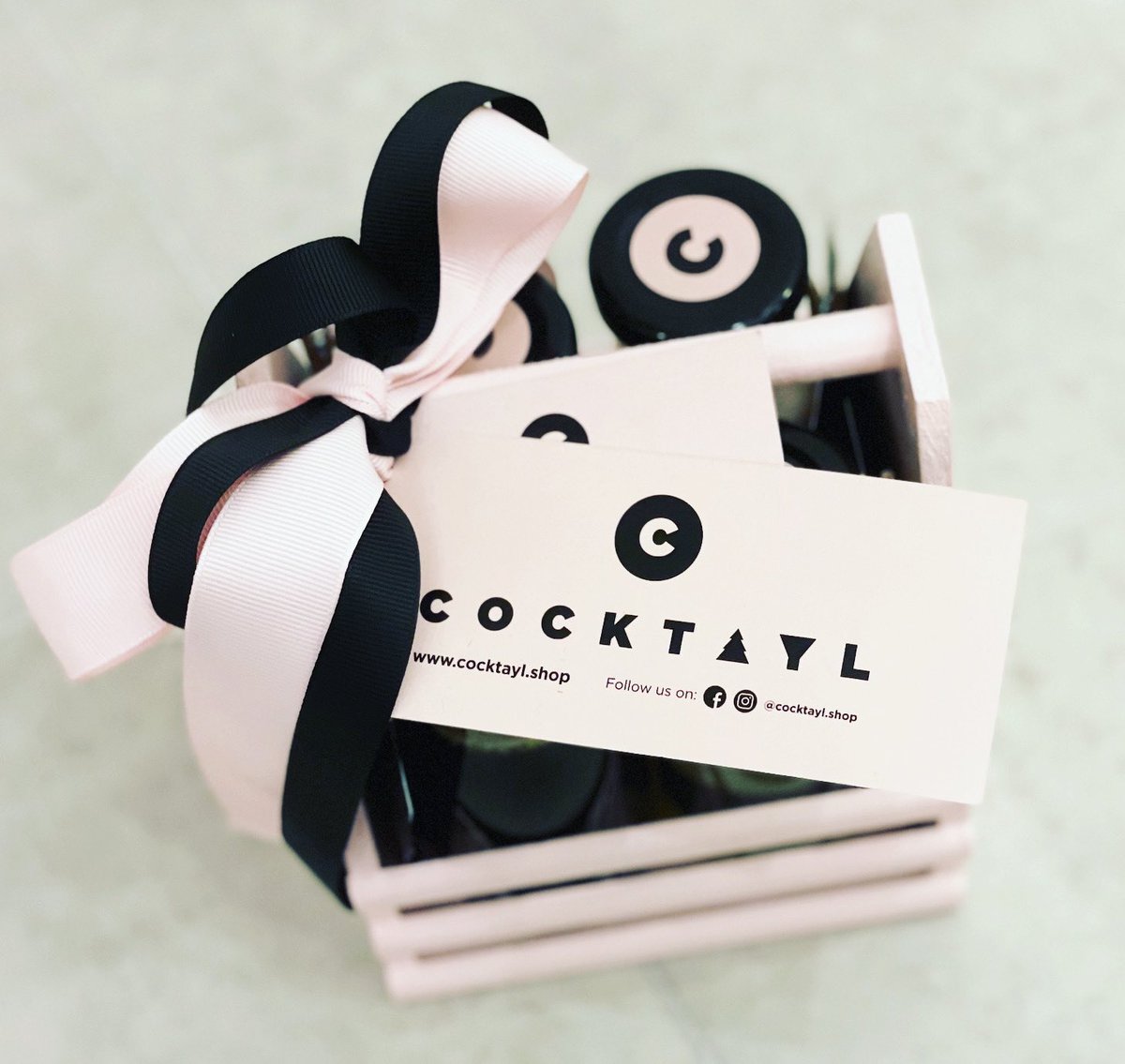 23rd and 24th December Cocktayl deliveries in time for Christmas Day! 

Why not make it extra special with a gift crate. 4 Cocktayls with garnish beautifully presented for just £28.50. Local delivery only. 

Order online at cocktayl.shop/shop/p/christm…