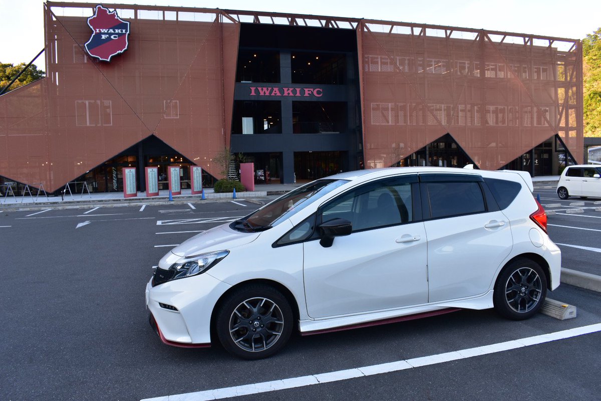 Tsubasa5622's tweet photo. ノート(E12) NISMO、購入から約7年間、約8万5500kmの長旅お疲れ様でした😭
いやぁ、寂しい😭

これから新車がくる予定の来年3月末まで代車生活のスタートです🤣

#日産ノート 
#NISMO https://t.co/HBqVQd9giF