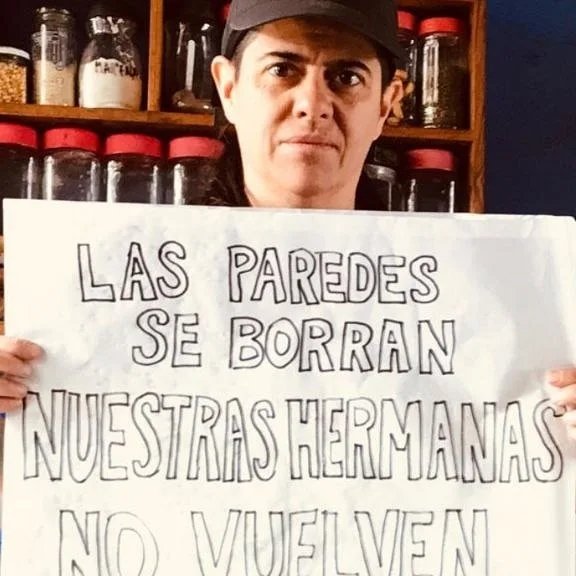 📢 Avui donem suport a <a href="/lasdeljersei/">LasDelJersei</a>

📸 Ens demanen si podeu fer fotos i enviar-les  al seu Instagram  amb un cartell de suport tipus: 
"Jo també vaig pintar "Vives ens volem""
"Mentre ens segueixin matant, seguirem pintant"

💥💥💥

instagram.com/p/CWFgoCNonAd/…