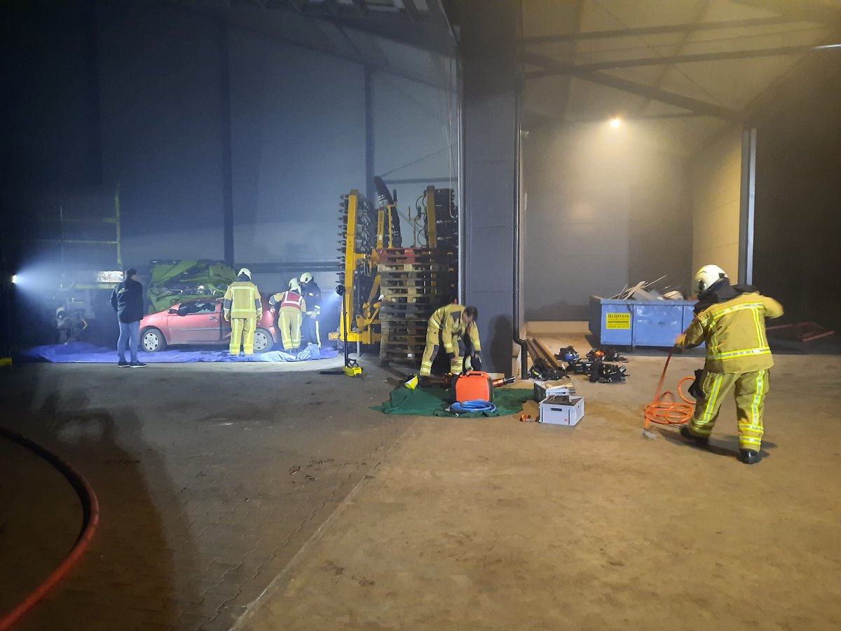 🔥 BRAND!, 🚒BRANDWEER, 🧯BRANDWEEROEFENING! 
Gisteravond vond er een oefening plaats in onze schuren van de Brandweer Annen.
