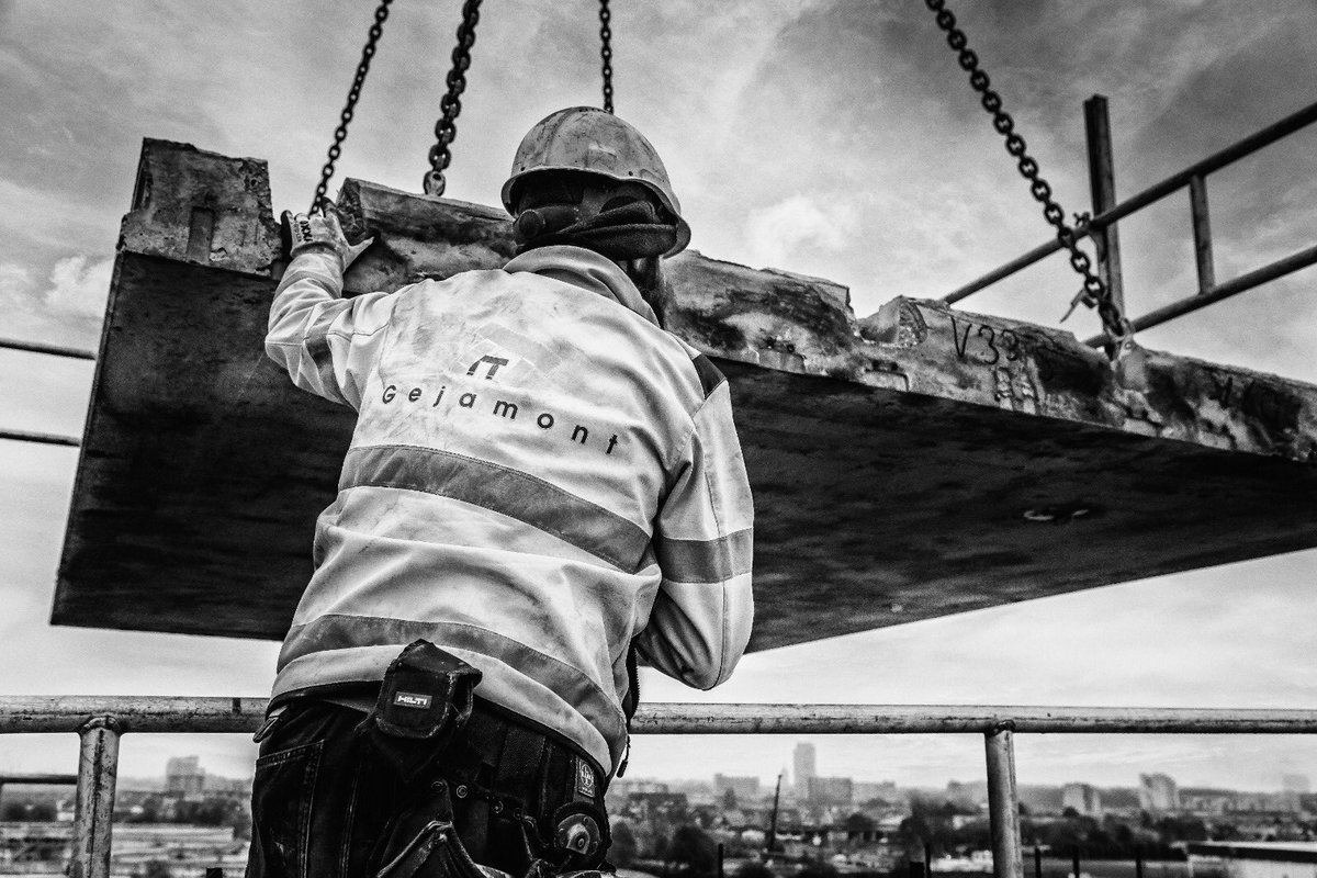 Vandaag eens flink uit de hoogte gedaan, en dat zonder knikkende knieën… #blackandwhitephotography #bedrijfsfotografie #photographer <a href="/jullensphoto/">Jacques Jullens</a> jullens.nl