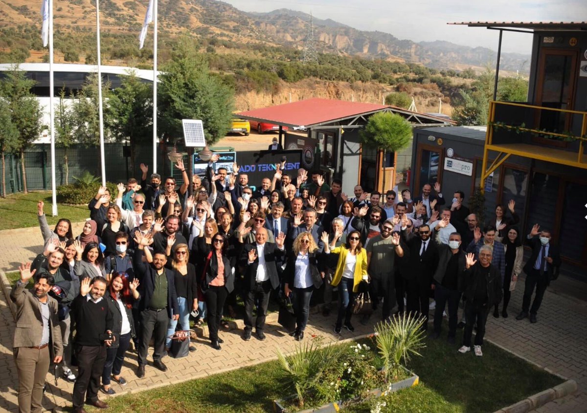 Scimatic2's tweet image. Future is in the hands of #entrepreneurs. Instead of doing job for others, make something new: for you, for your family, for for nation and for #humanity. #scimatic