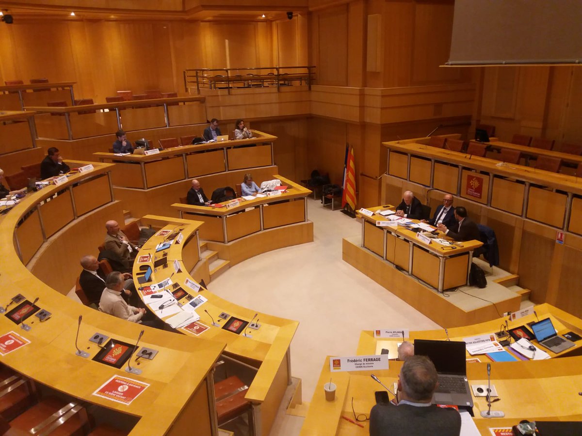 ces_ib's tweet photo. 🗓️Ahir ens vam reunir amb el CESER Occitània a Montpeller amb l'objectiu d'elaborar un document comú sobre la contaminació a la Mediterrània de cara a la Conferència Internacional que preparen els CES de l'Euroregió Pirineus-Mediterrània per l'any 2022 https://t.co/1F0fsJR0zm