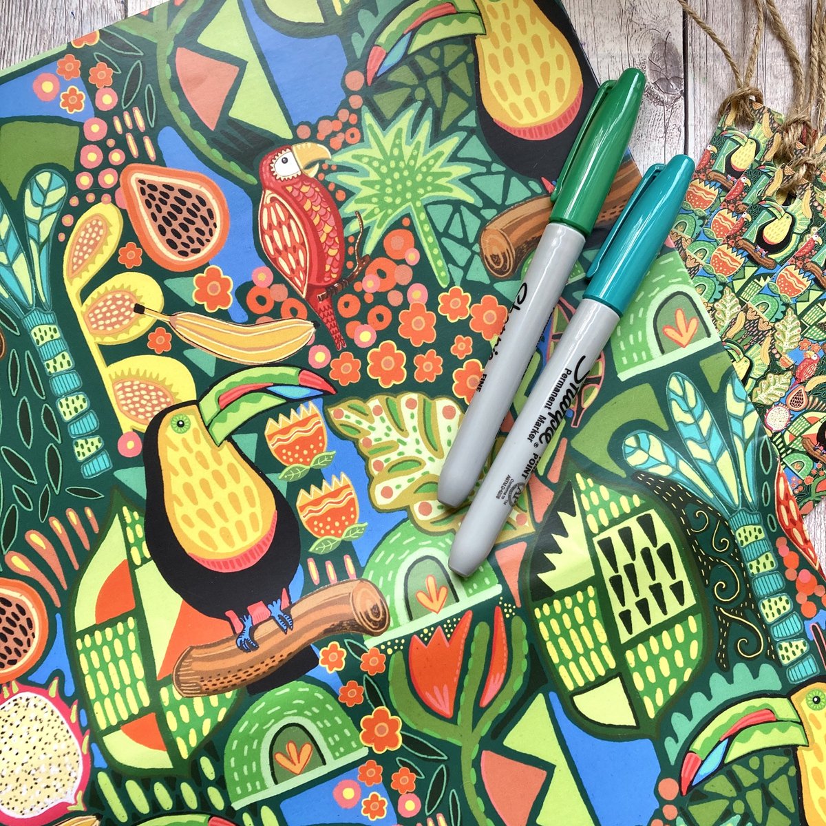 buck_lj's tweet photo. Toucan Wrapping Paper, Jungle Gift Wrap Set, Sheets and Tags, Colourful Gift Wrapping, Children’s Gifts, Fun Gifts, Bird Lover, Unique Paper https://t.co/ZYlCCb9ROr #Etsy #Slumbermonkey #GiftWrapSet https://t.co/8m2RkRd0Uz