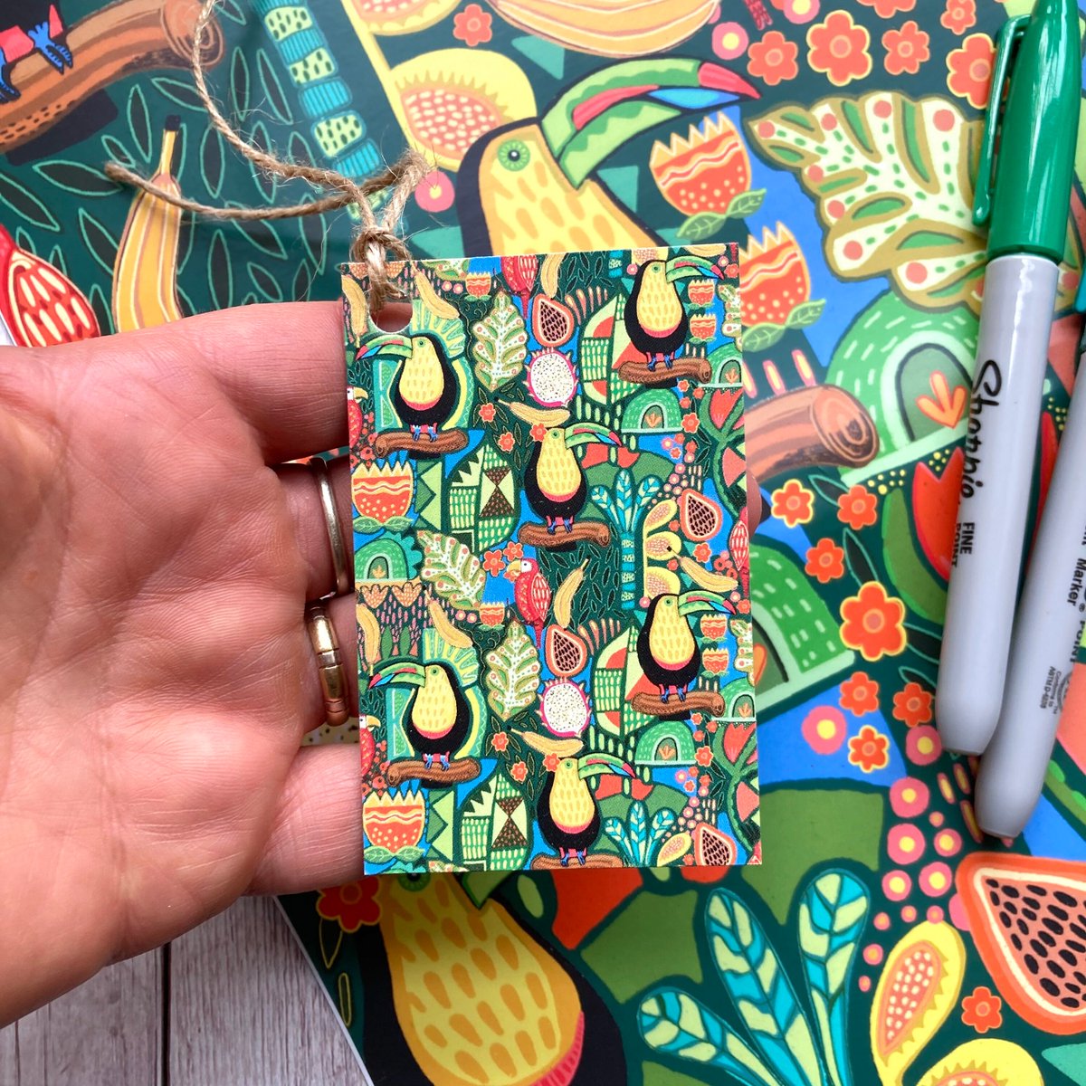 buck_lj's tweet photo. Toucan Wrapping Paper, Jungle Gift Wrap Set, Sheets and Tags, Colourful Gift Wrapping, Children’s Gifts, Fun Gifts, Bird Lover, Unique Paper https://t.co/ZYlCCb9ROr #Etsy #Slumbermonkey #GiftWrapSet https://t.co/8m2RkRd0Uz