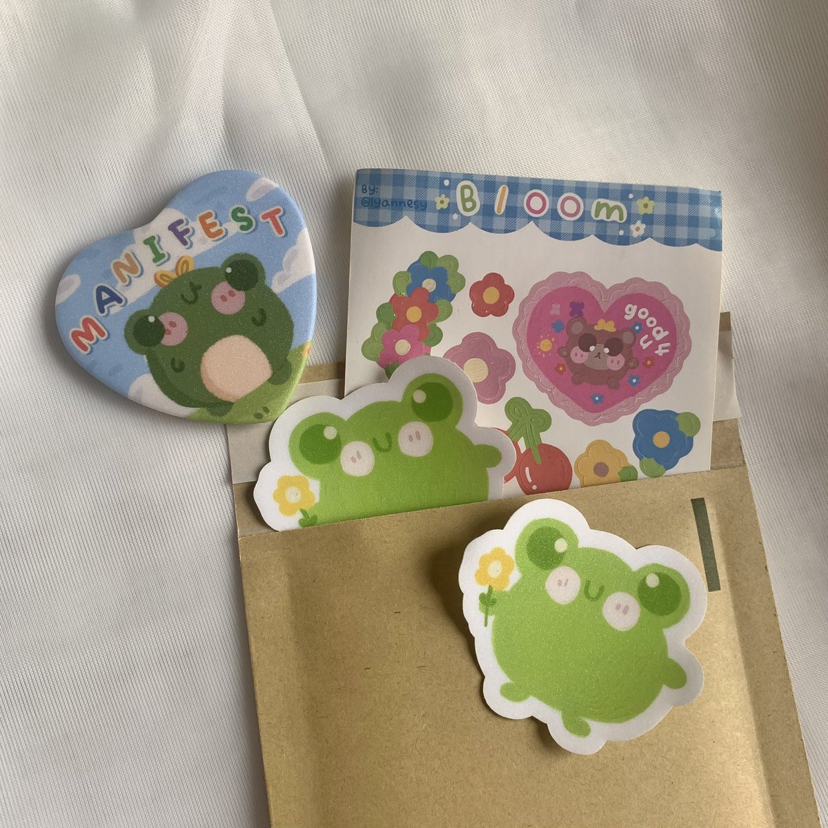 lyannesy's tweet photo. 🛒 ﹥*:ꔫ:*+ﾟ wtf lfb ic ph

hi! our company LUNTIAN is selling compostable kraft bubble mailers (first ever here in the philippines!!)

u can check us out on shopee thru this link ^__^ see u tmrw for our first 11.11 sale !! https://t.co/YVXDTeEviN https://t.co/H1YWOTCQFd