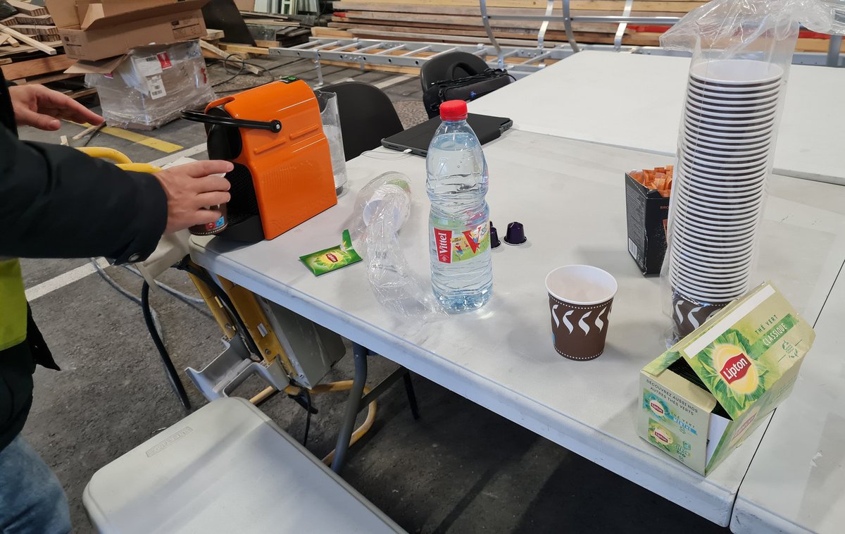 Je travaille qu'avec des hommes. Sur le chantier, que du café!!! Aujourd'hui belle surprise. Ils m'ont prévu du thé ☕. Merci à vous.
#womenintech #mixité #iamremarkable