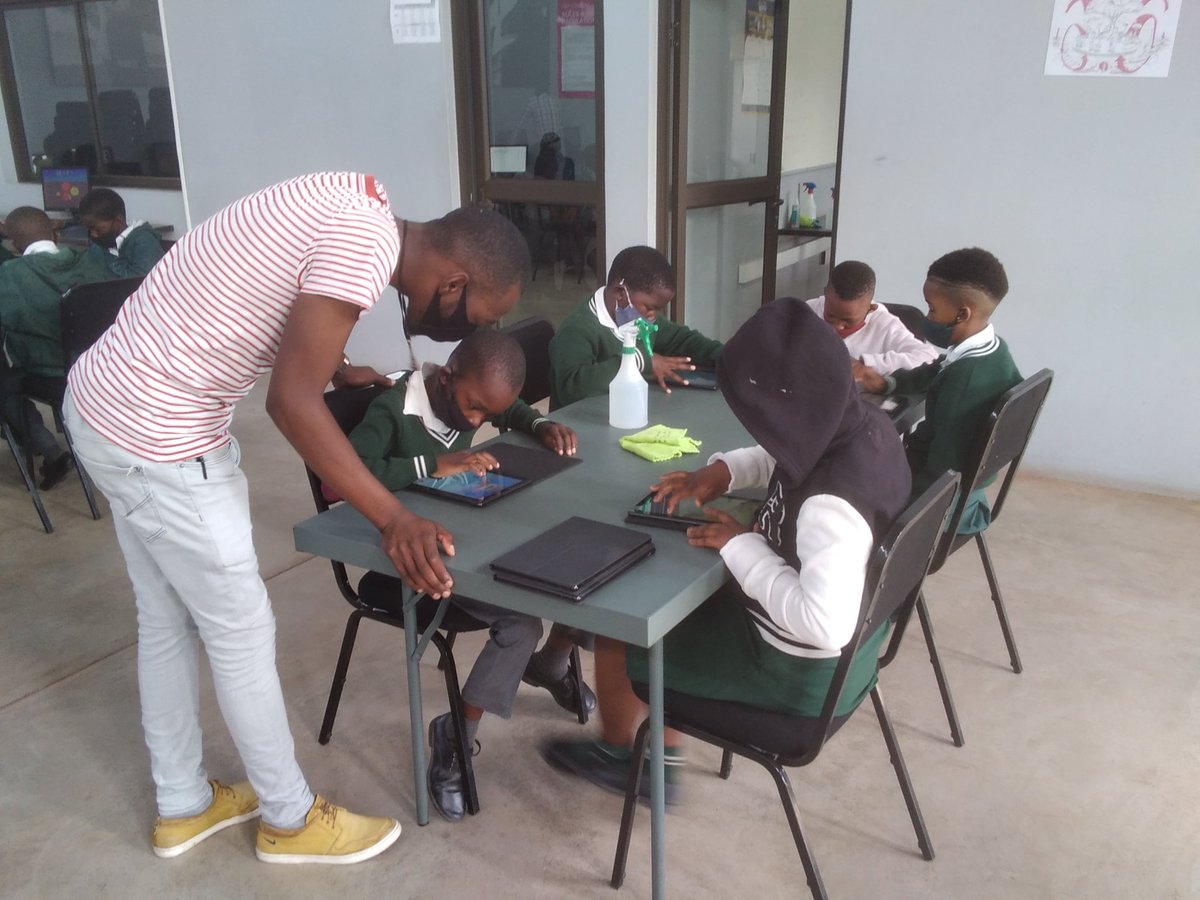 MxolisiMazibu20's tweet photo. #OpenLearningAcademy learning is fun with learner's from Mahlahluvana Primary School @DumphriesDLC @GwfOnline https://t.co/2av7GomJOW