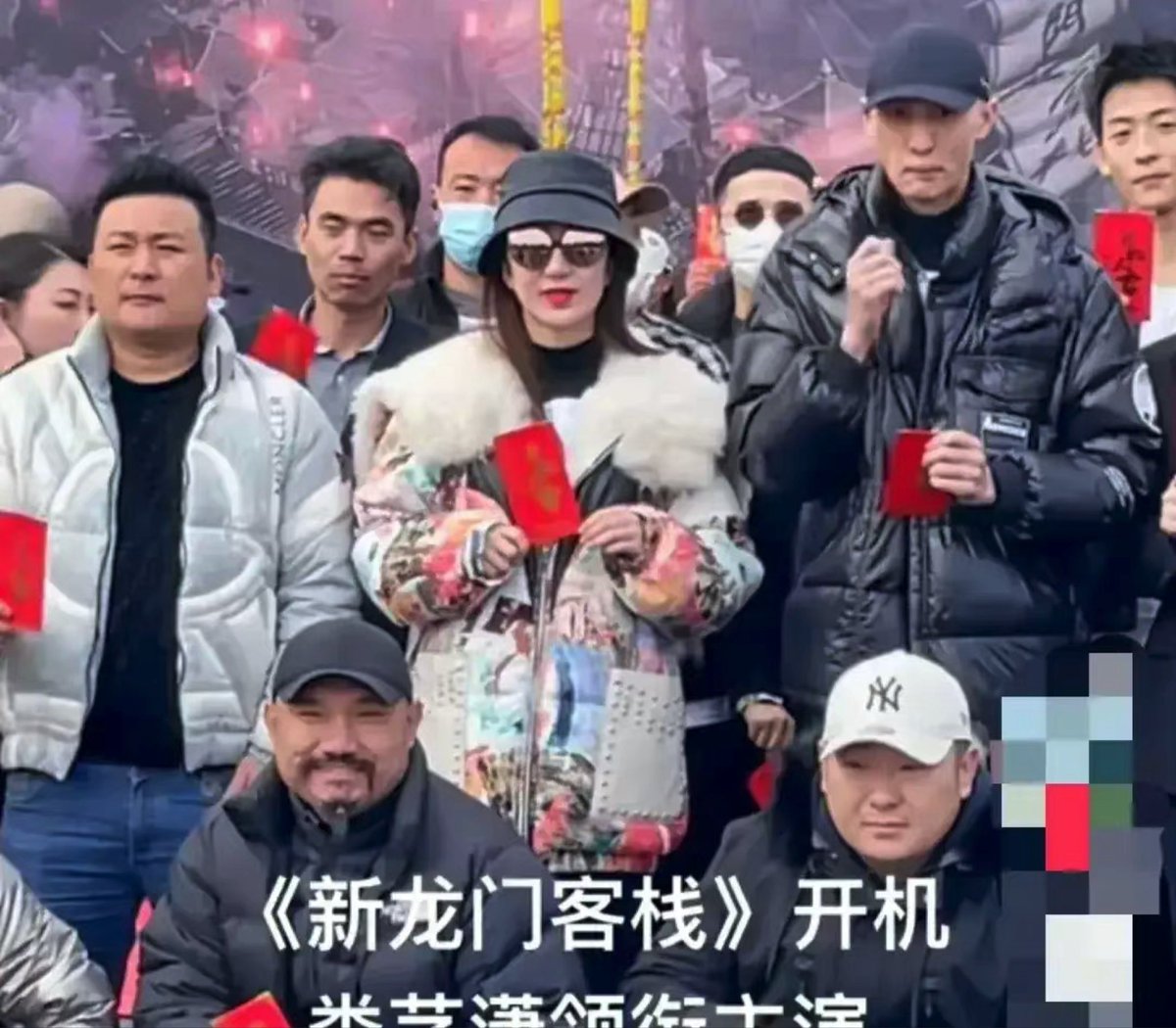 CdramaL's tweet photo. 「📸 | Nova adaptação cinematográfica de #NewDragonGateInn, realizou cerimônia de filmagem com #LouYixiao, #LiangSen e #JulianChen como protagonistas.
#新龙门客栈 https://t.co/yJO9fdR3ex