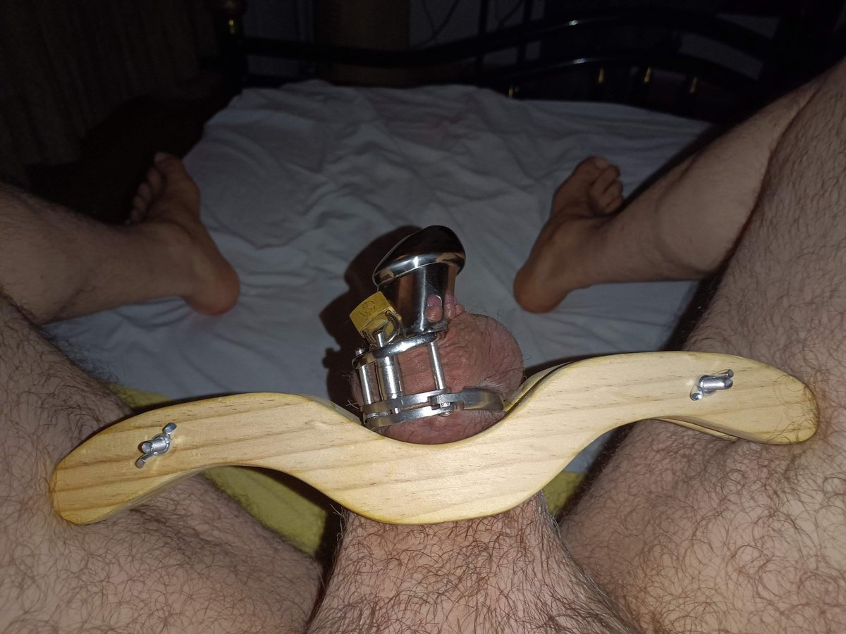 sofie_chastity's tweet photo. Ball and clit stretching https://t.co/WtXvL2pymA