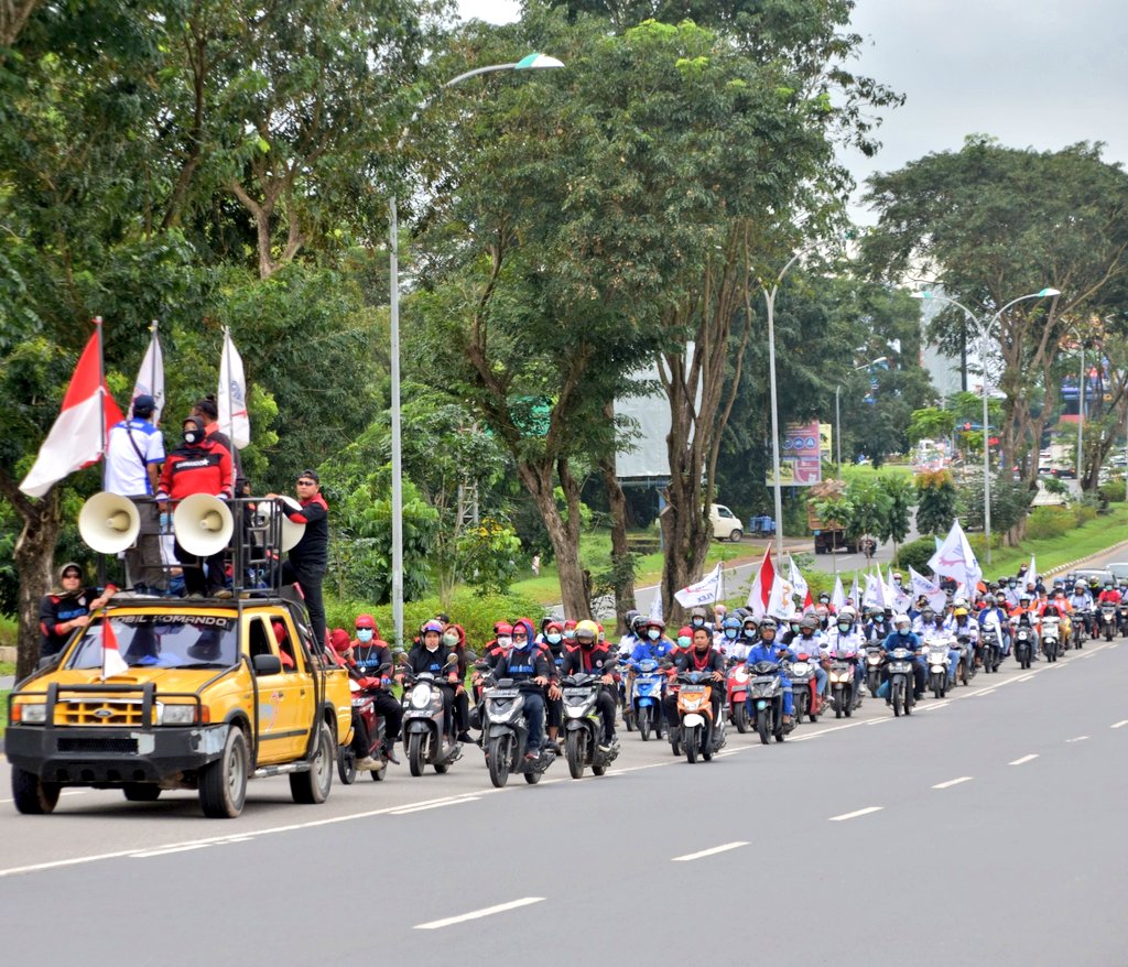 speefspmibatam's tweet photo. Aksi Unjuk Rasa Nasional, FSPMI Kota Batam. Rabu, 10 November 2021.

#WelfareState #WujudkanNegaraSejahtera #IndonesiaTangguhTanpaOmnibusLaw
#BicaralahBuruh #FspmiBatam #StopPhk https://t.co/mJF6cGsSLL