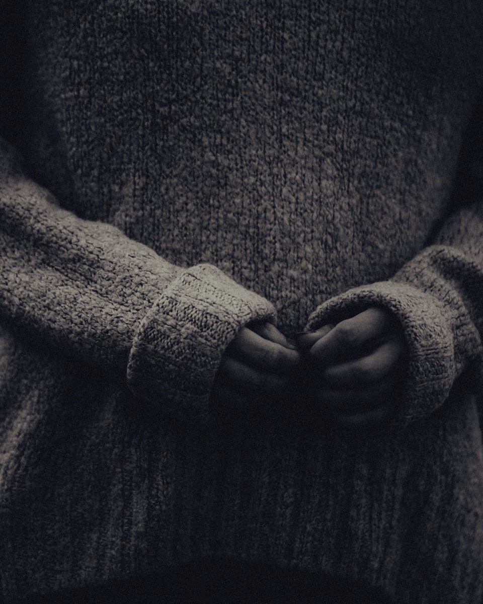 Zsolaindeed's tweet photo. Hands in a V. #photography #BlackAndWhite #blackandwhitephotography #Romania https://t.co/NQ0DNafiHN