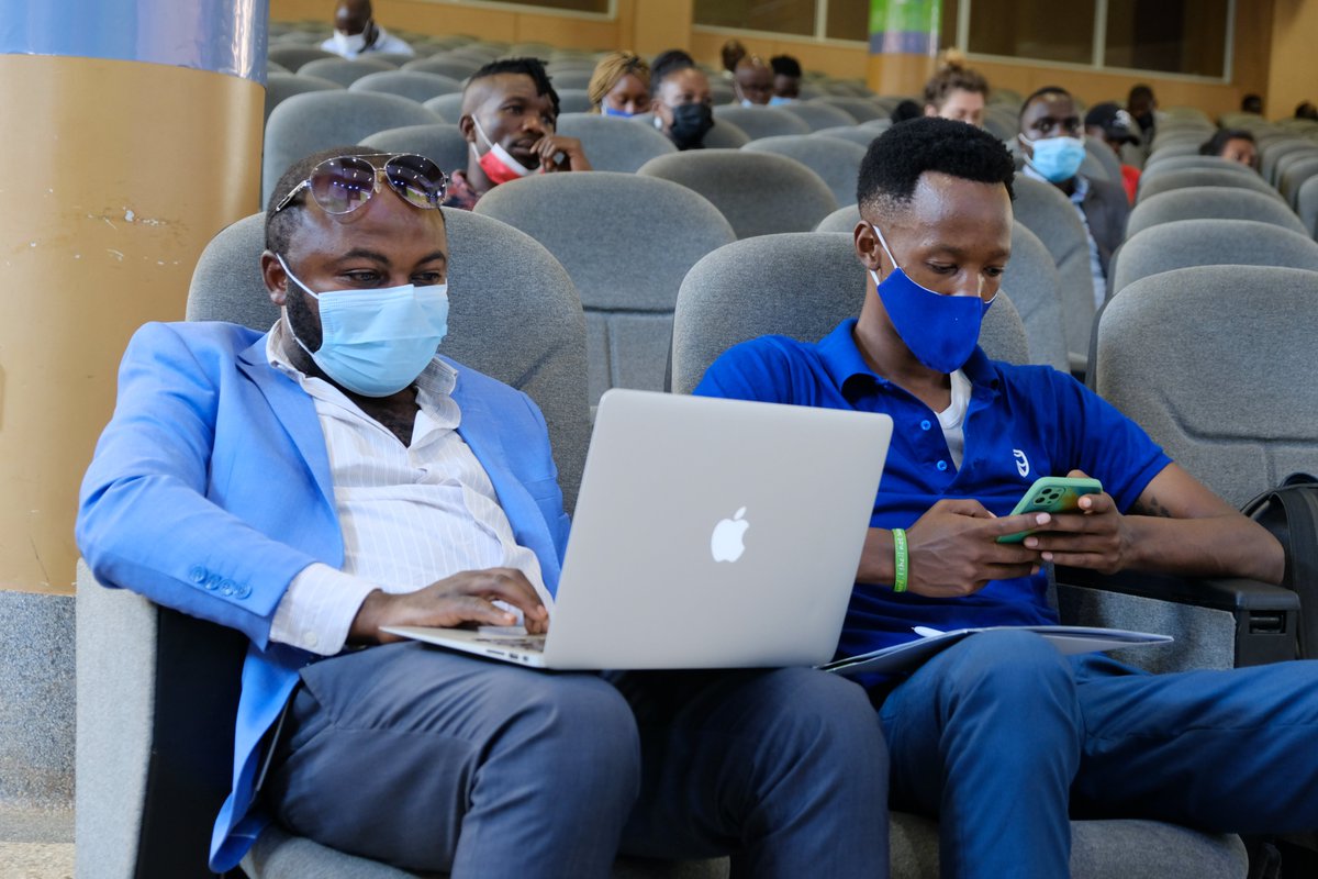 BonjourKampala's tweet photo. [#KampalaGeopolitics] Les participants très attentifs au débats sur de grands enjeux de l'heure qui touchent notre société. 
#ClimatChange #Refugee #Digital #Covid_19 #Weman #Youth #Education 

@FrenchEmbassyUg @JaAniambossou @MakerereNews @unwomenuganda @InstitutIRIS @AFKampala https://t.co/tJAnkttAUd