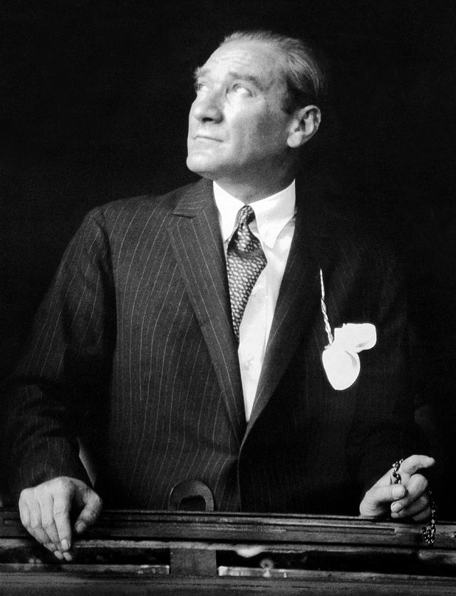 Minnetle anıyorum... #ATAM 🇹🇷

#10Kasım