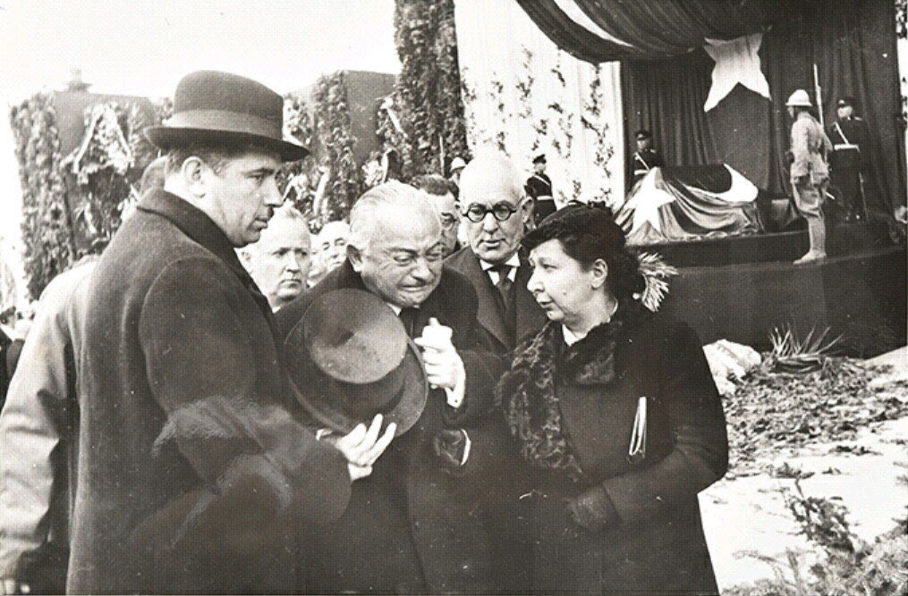 mertpostif's tweet photo. En mesut Türkler, Atatürk yaşarken ölmüş olanlardır. Ömrümüzün ve Türk tarihinin en acı yasını tutmak talihsizliği bize düştü. https://t.co/N0dVxIS6Hr