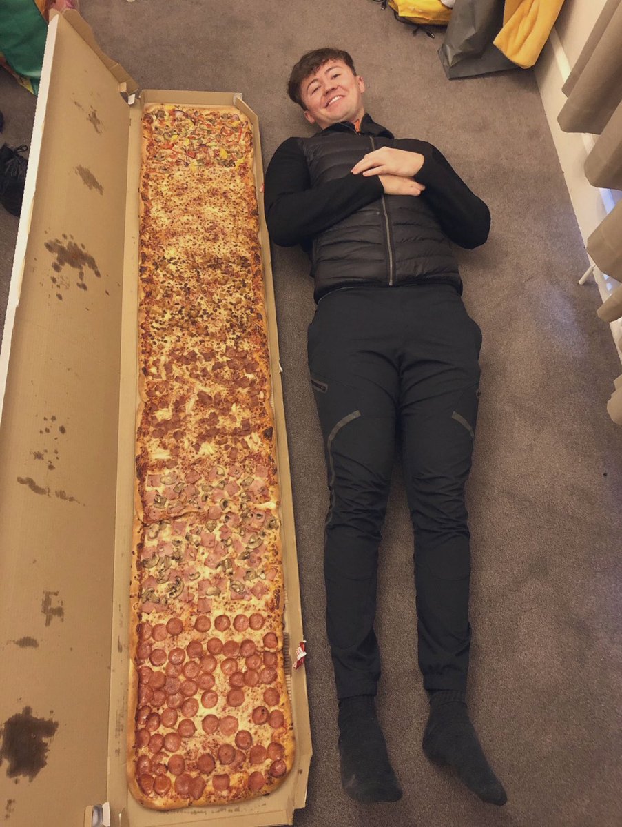teitz_hubert's tweet photo. @Pixeltrash3000 Lüg nicht es ist bestimmt Pizza 😍 https://t.co/Kz1x1LdrI4