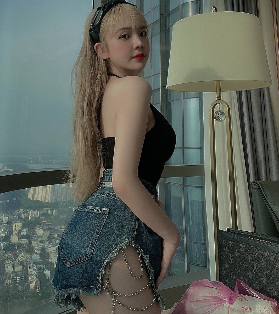 chauchaothit's tweet photo. Chiều hoàng hôn buông 🤤
.
.
.
#sexy https://t.co/YrBPL6mypd