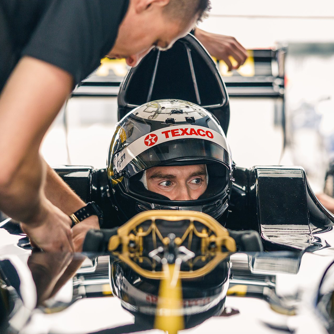 RodinCars's tweet image. "The #laptime of 56.83 seconds on @DoningtonParkUK National Circuit gives the #RodinFZED the unofficial #laprecord, beating the time set by the #V10 powered 1997 Benetton B197 #Formula1 racer that now competes in the #BOSSGP series." 

Read the story: ow.ly/Z57750GJZz2