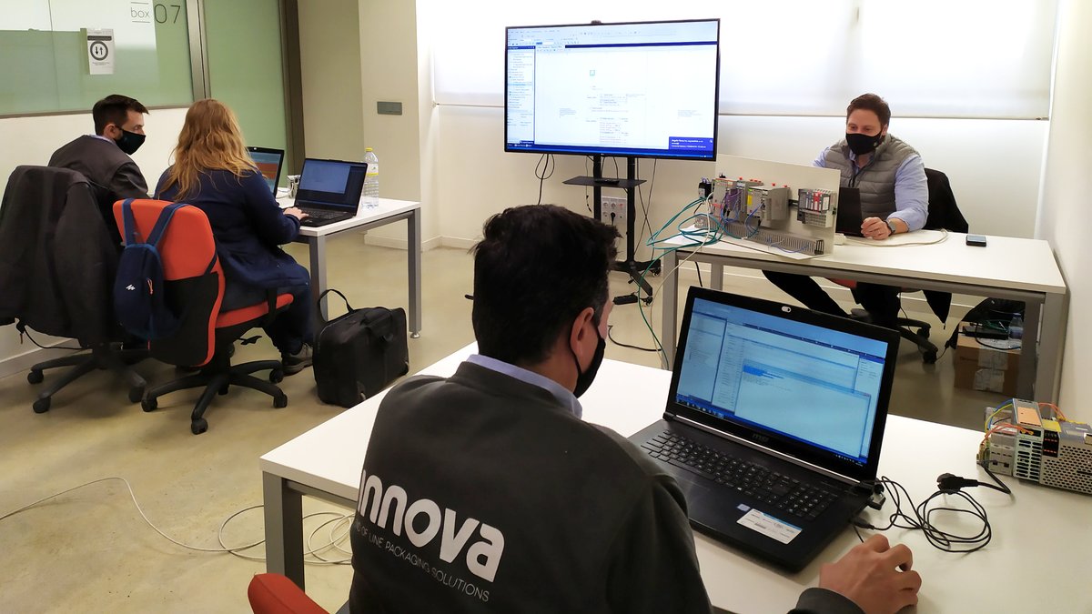 InnovaEndOfLine's tweet photo. 👩🎓 INNOVA ACADEMY: Nuestro equipo de Ingeniería Eléctrica al día de #RockwellAutomation y su sistema PLC #allenbradley 👌 ¡En Innova siempre con la formación continua!
#automation40 #industria40 #rockwell #plctraining https://t.co/syD8mEFNQr