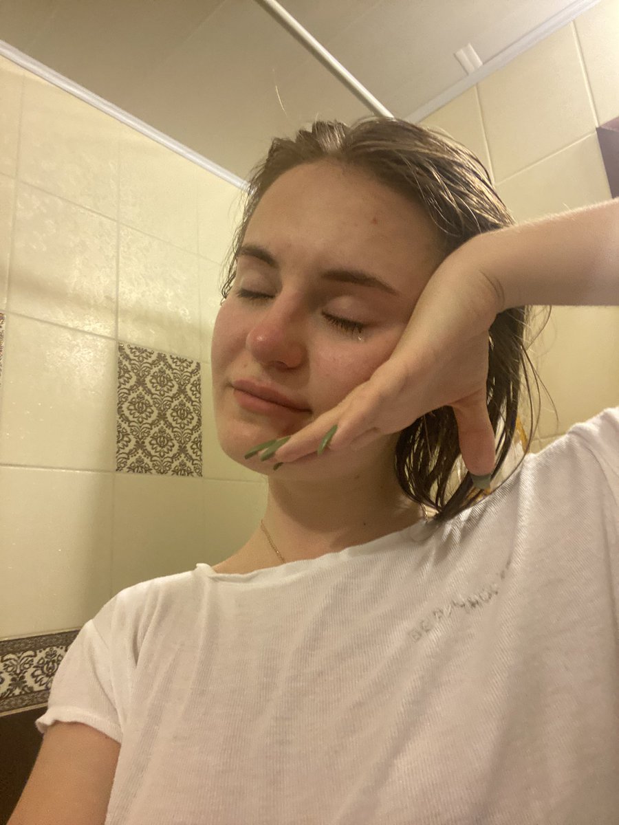 Fridayyy13's tweet photo. Честно говоря, меня это уже начинает веселить, плакать каждый или через день https://t.co/arlwdtfH5G
