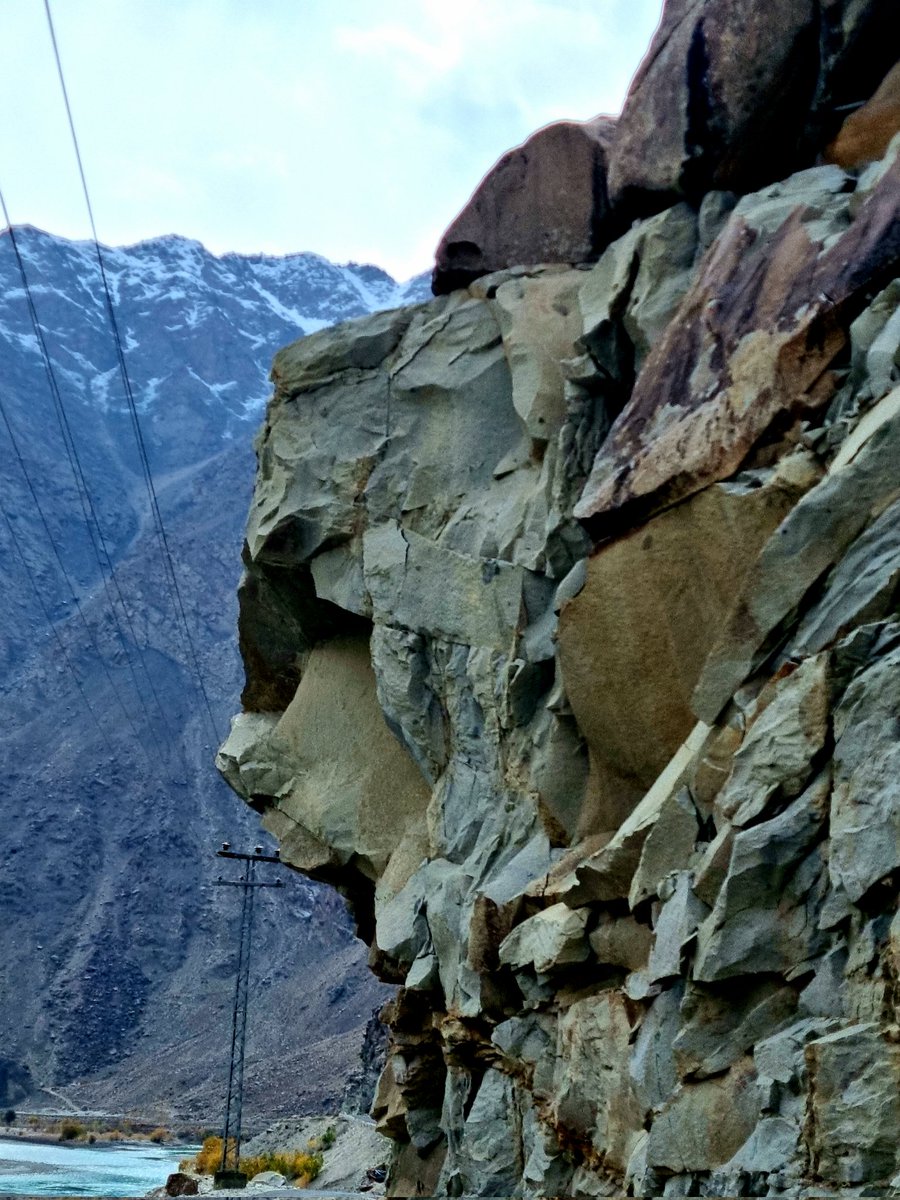 muzamil_toori's tweet photo. Found this Angry Rock on the Way to Kharmamg Valley #Rock #FaceRock #Travel #Natgeo #Yourshot https://t.co/81tn9GuqDA