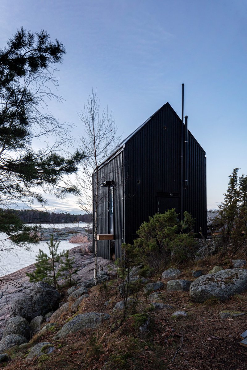 Pekka Littow used Finnish spruce and birch plywood for this off-grid holiday home.
https://t.co/LcQ7mmCIMA https://t.co/jffR8WTspK