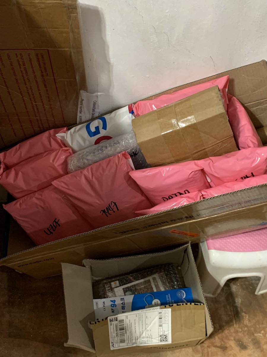 shopwthfelicita's tweet photo. all parcels packed last night were picked up alr by j&t and ggx #SWFupdate
thank you so much for trusting us!💗 for other pending shipments, it's either they will be shipped out by tomorrow or your orders didn't arrive yet in our address (NCT 127 favorite) 🤗 https://t.co/BDMBzFtxRD