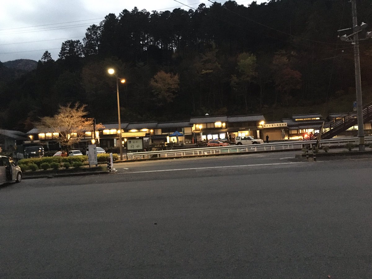 e_pby32's tweet photo. 宿場町のような佇まいで、腹減ったので山菜の入ったきつねうどんを…
やべっ、眠くなってきた… https://t.co/TyBBd5i5Rt