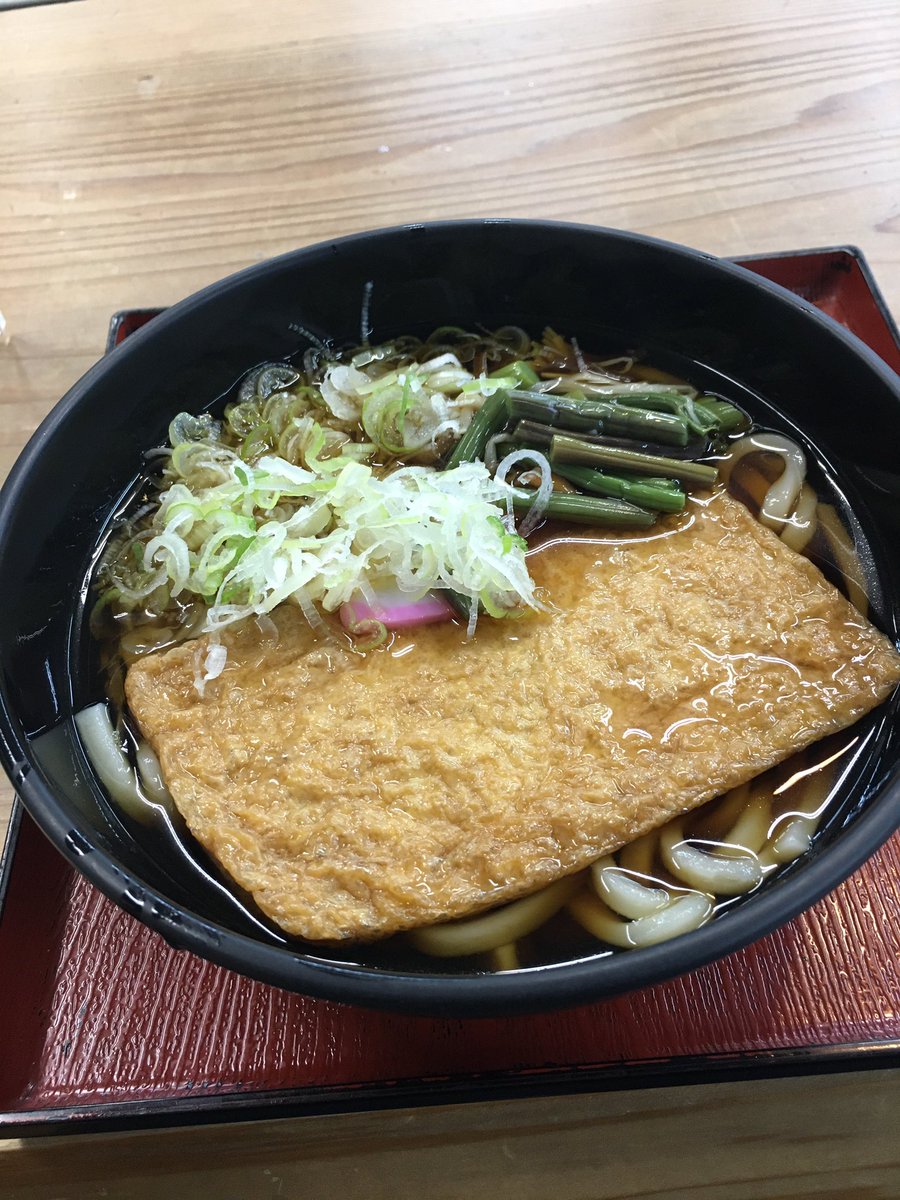 e_pby32's tweet photo. 宿場町のような佇まいで、腹減ったので山菜の入ったきつねうどんを…
やべっ、眠くなってきた… https://t.co/TyBBd5i5Rt