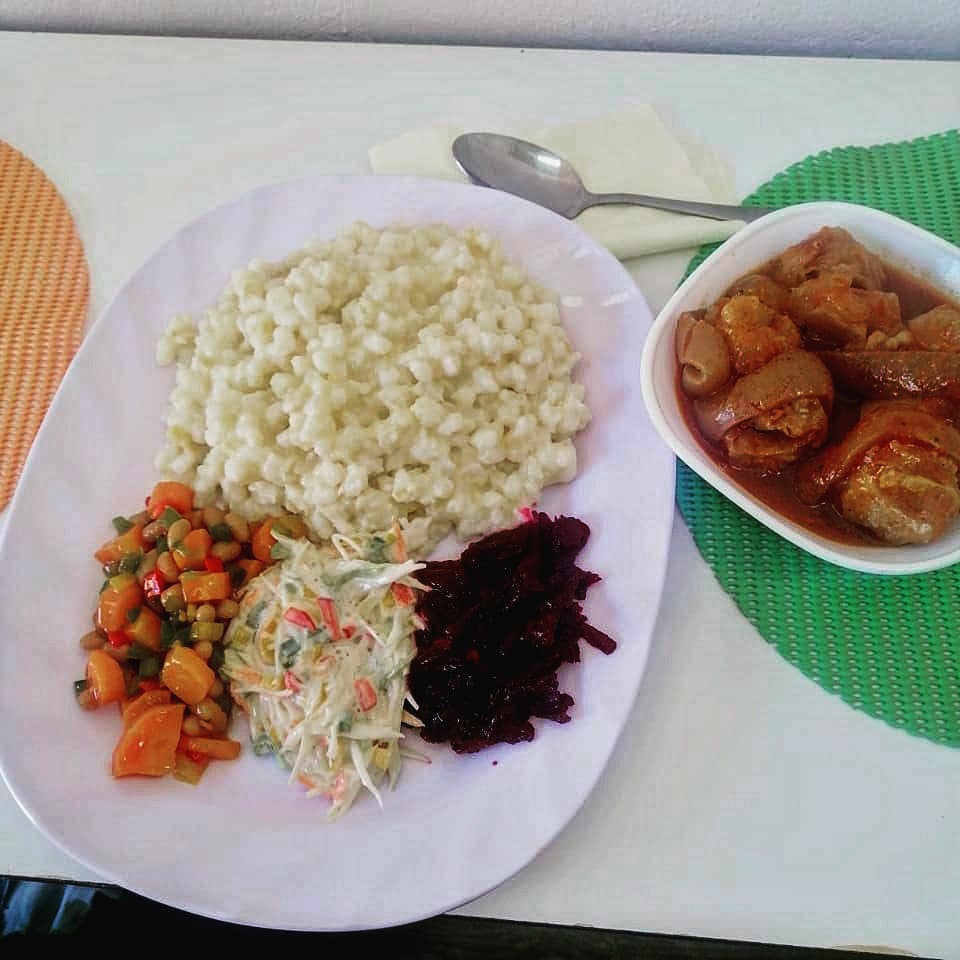 Ekudleni_Corner's tweet photo. It's a cloudy Wednesday today. What better way to keep warm than a tasty traditional meal to chase the clouds away. We have a wide variety of meals to choose from. We are situated at City Building 299 Marshal and Betty streets in #Jeppestown #WCW #ekudlenicorner #womeninbusiness https://t.co/7XGAwQyhAL