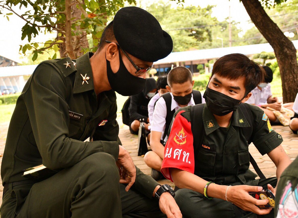 artillery623's tweet photo. สมัครสอบเข้า รร.นายสิบทหารบก ง่ายนิดเดียว

ป.6 พัน.23 โดย ชป.กร. ที่ 235 ลงพื้นที่ ประชาสัมพันธ์การรับสมัครสอบ นนส.ทบ. ประจำปี 2565 แก่นักเรียน ม.6 โรงเรียนปักธงชัยประชานิรมิต อ.ปักธงชัย จ.นครราชสีมา เพื่อแนะนำวิธีการ ขั้นตอนการสมัครสอบ ผ่านระบบออนไลน์กองทัพบก (ONE STOP SERVICE) https://t.co/ApGaVI9vXF