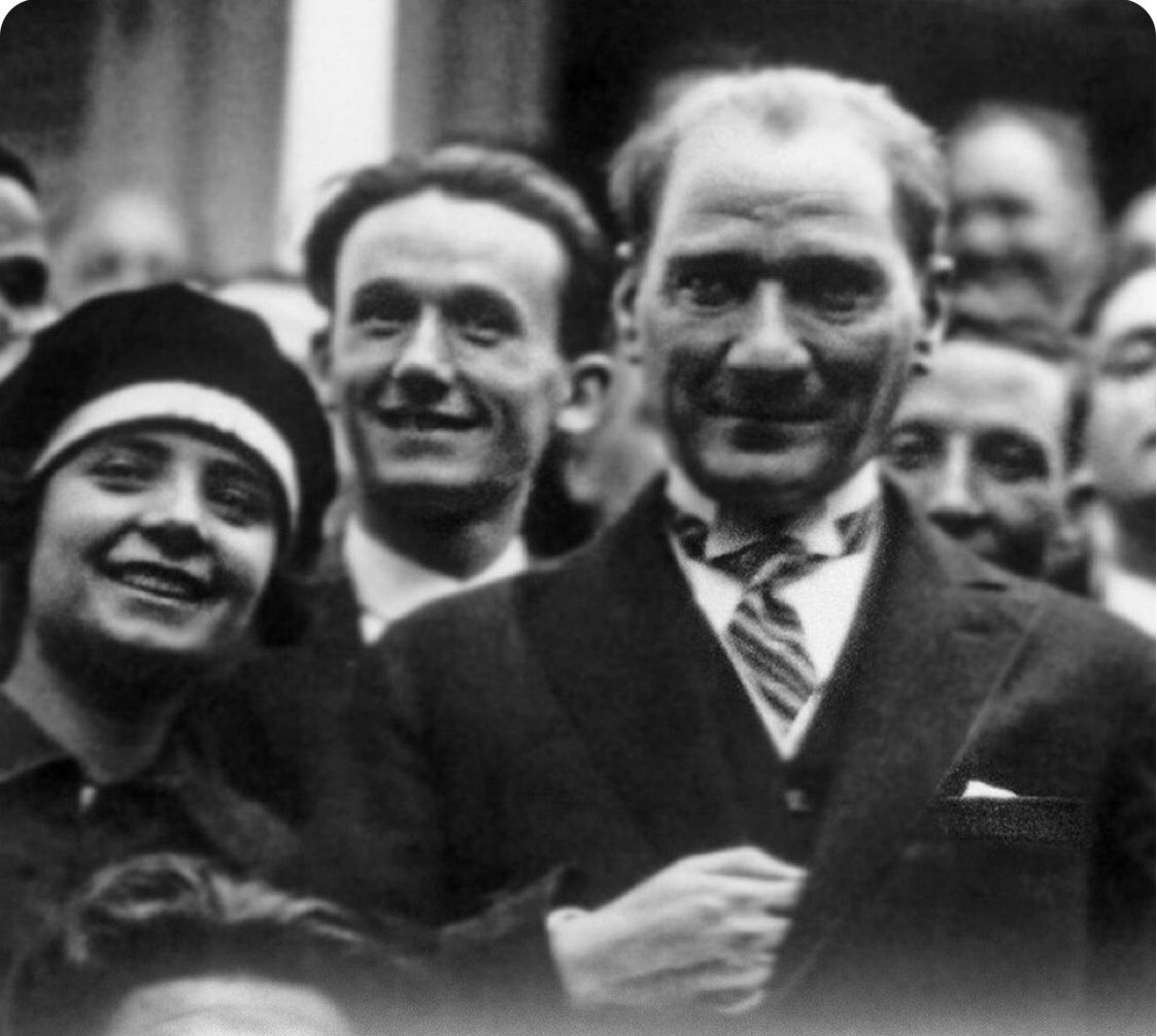 Üzülme çocuk herkes ölür,kimi toprağa kimi kalplere gömülür..
Ülkemizin bağımsızlık mücadelesinin önderi, Cumhuriyetin kurucusu Mustafa Kemal Atatürk’ü vefatının 83. Yılında saygı ve minnetle anıyoruz #10Kasim1938