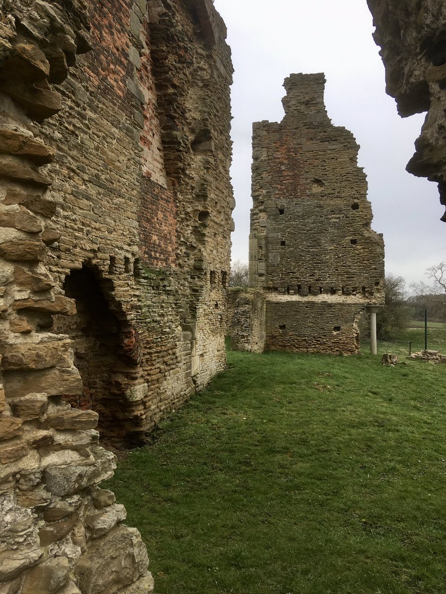 FloralRainbowAW's tweet photo. @DailyPicTheme2 Local #History on our doorstep #CodnorCastle a 13th century castle is less than 3 miles from our house 😀🥾 https://t.co/KUOs0yr4jN