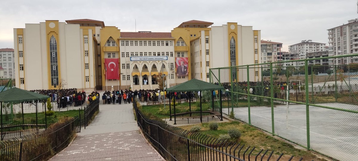 GalipVali's tweet photo. Saygıyla ve Özlemle, Vali Galip Demirel Ortaokulu Atasını anıyor. @MalatyaMem @KanbayBattal @cemalkalay44 @yesilyurtmem44 @seykap1 https://t.co/5auKqJSHUR