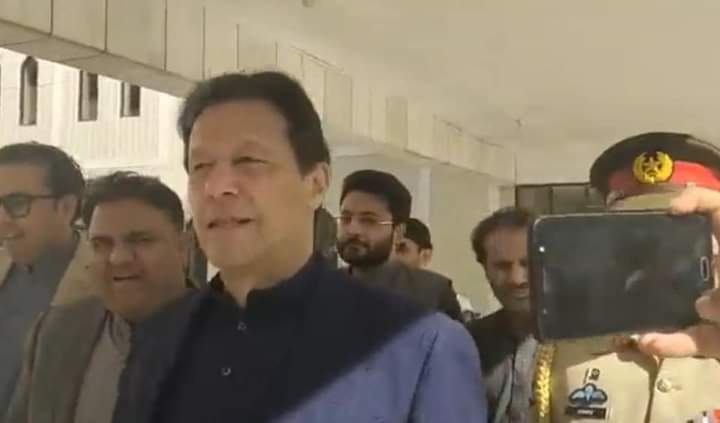 SabaBajeer's tweet photo. وزیراعظم عمران خان سپریم کورٹ آمد کیا سانحہ اے پی ایس کی مکمل انکوائری ہوسکے گی کیا لواحقین کو انصاف ملے گا یہ تو وقت بتائے گا 
#APS_PESHAWAR_CASE 
#PMImranKhan https://t.co/jbGmg5vSLt