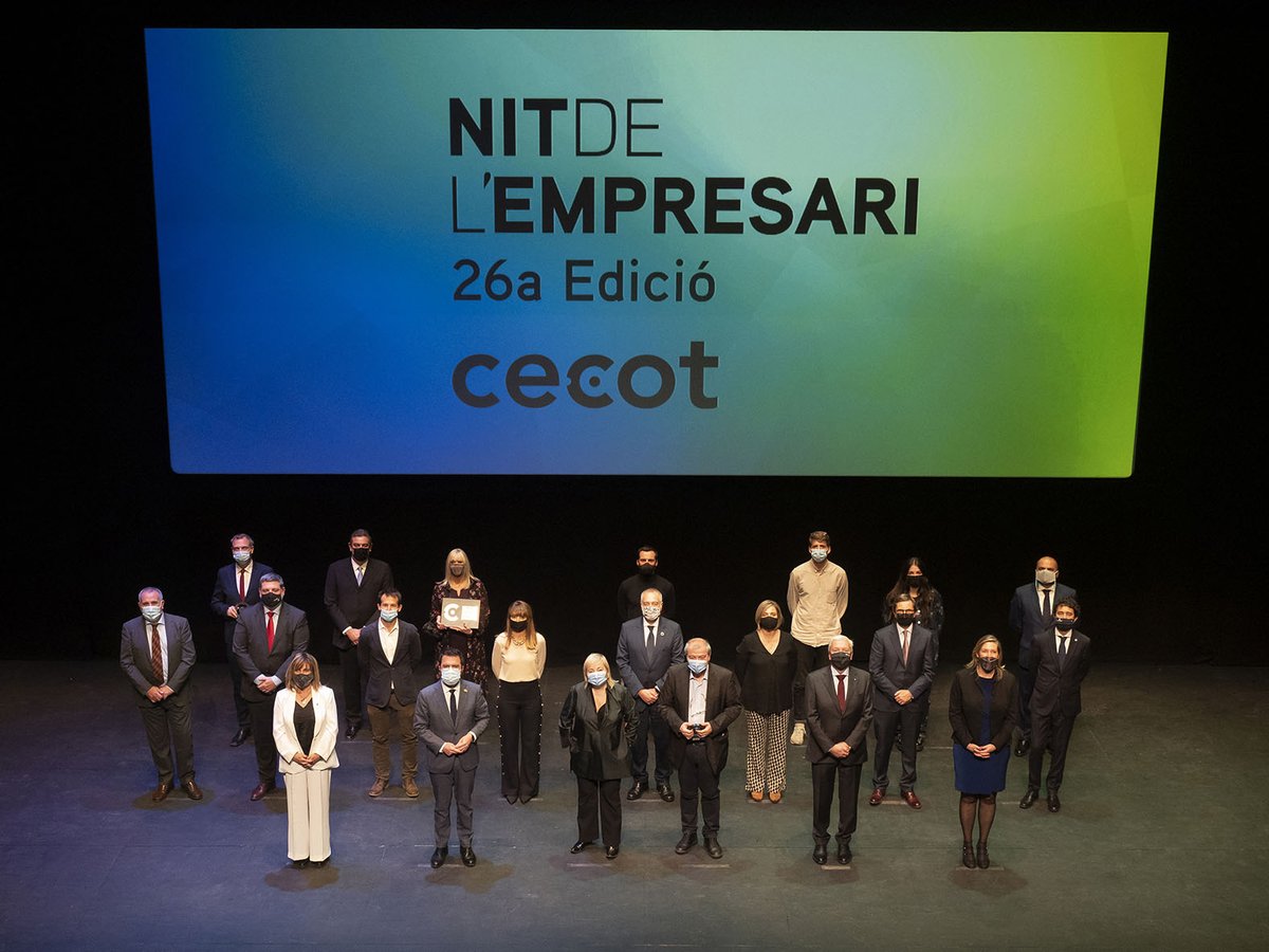 La sostenibilitat ambiental és un dels pilars estratègics del #PortdeBarcelona. Ahir vam patrocinar el "Reconeixement al compromís amb l'eficiència energètica i la sostenibilitat" de la <a href="/PatronalCecot/">Patronal Cecot</a>.

Enhorabona a l'empresa gràfica <a href="/serafi_igp/">Serafí ind. gràfica</a> pel vostre compromís ambiental! 👏