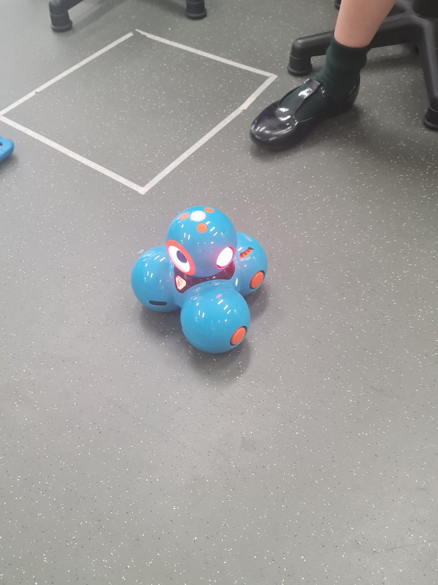 HelenKardia's tweet image. No Christmas concert this year because of #COVID19? @plcsydney Sydney have it sorted with a robot Christmas concert @WonderWorkshop #dashdot #girlslovecode #botxmasconcert Yr 2 coding bots to dance using loops today @cserAdelaide @AISNSWPrimary @GirlsWhoCode