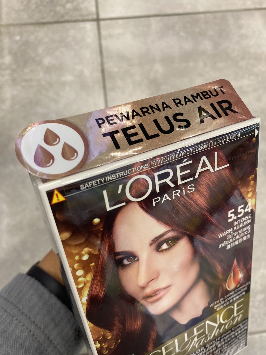 Shahirahzai's tweet photo. “Color rambut tapi pakai tudung for whatttt?”

Hello, i nak tunjuk kat husband i. So what? 🤣

Kalau korang tak sure hair color apa yang telus air which is sah solat, boleh try Loreal punya. https://t.co/2MWdiLbpSZ