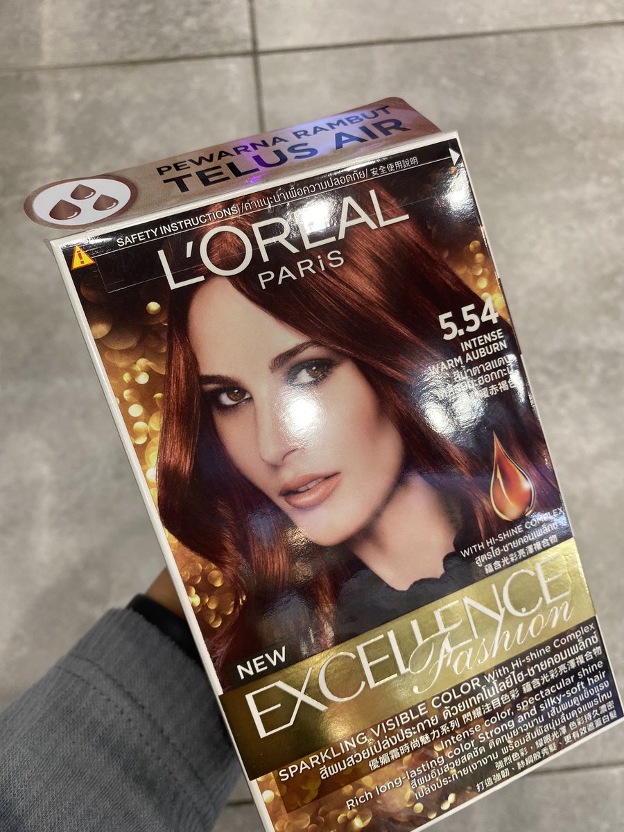 Shahirahzai's tweet photo. “Color rambut tapi pakai tudung for whatttt?”

Hello, i nak tunjuk kat husband i. So what? 🤣

Kalau korang tak sure hair color apa yang telus air which is sah solat, boleh try Loreal punya. https://t.co/2MWdiLbpSZ
