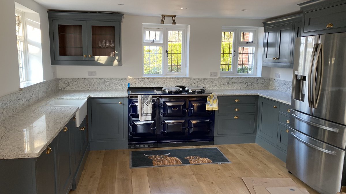 thebisson's tweet photo. @LisaMsettle @quookeruk It’s Downpipe blue/grey and white with a navy blue electric Aga er7 …here it is just after being out in… never been that tidy since! 🤣 x https://t.co/2aBsu22ObF