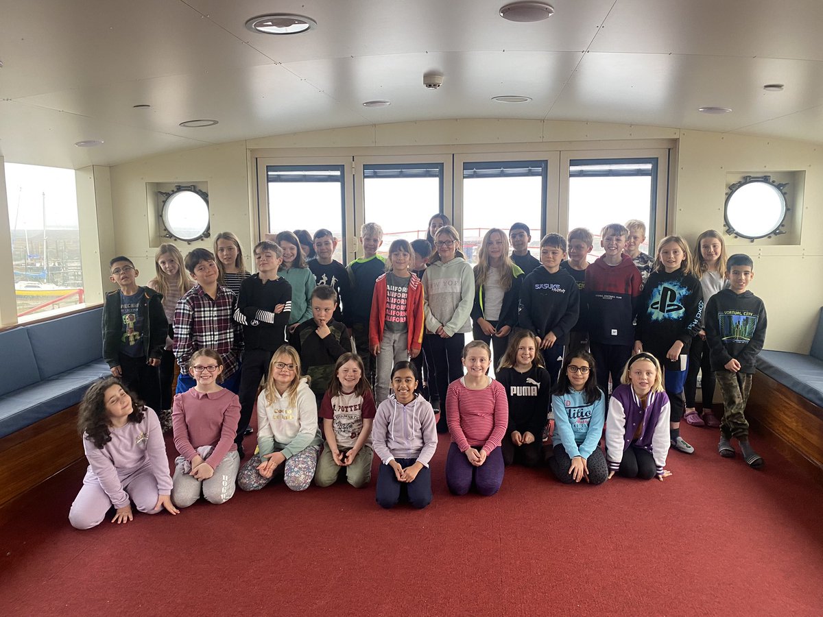 HarpAcademy1's tweet photo. Good morning from Dahl class, all ready for a yummy breakfast and an action packed day of kayaking and team games #fellowshipafloat #pe https://t.co/opxDPi4Qin
